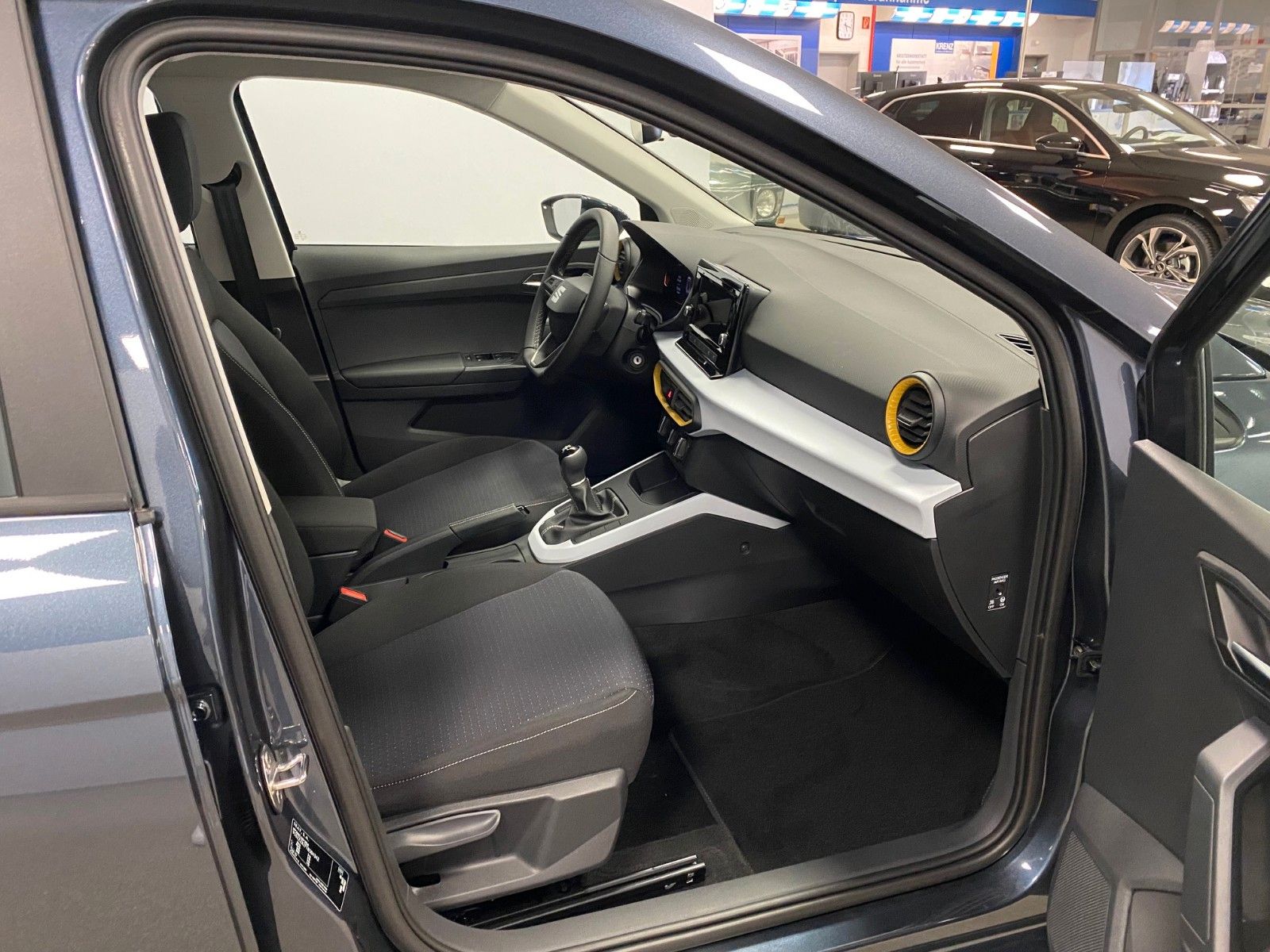 Fahrzeugabbildung SEAT Arona 1.0 TSI STYLE+2030 GARANTIE+Sitzheizung+BC