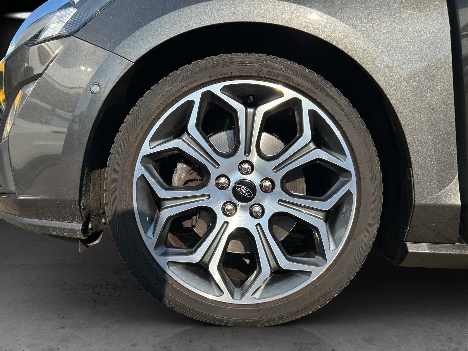 Fahrzeugabbildung Ford Focus 1.0 EcoBoost Titanium Kamera/Navi/LED