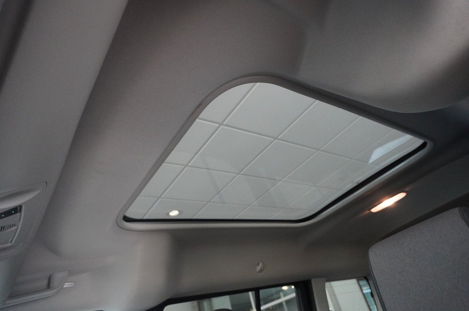 Fahrzeugabbildung Ford Grand Tourneo CONN. 1.5D TITANIUM 7-SITZ NAVI/SH