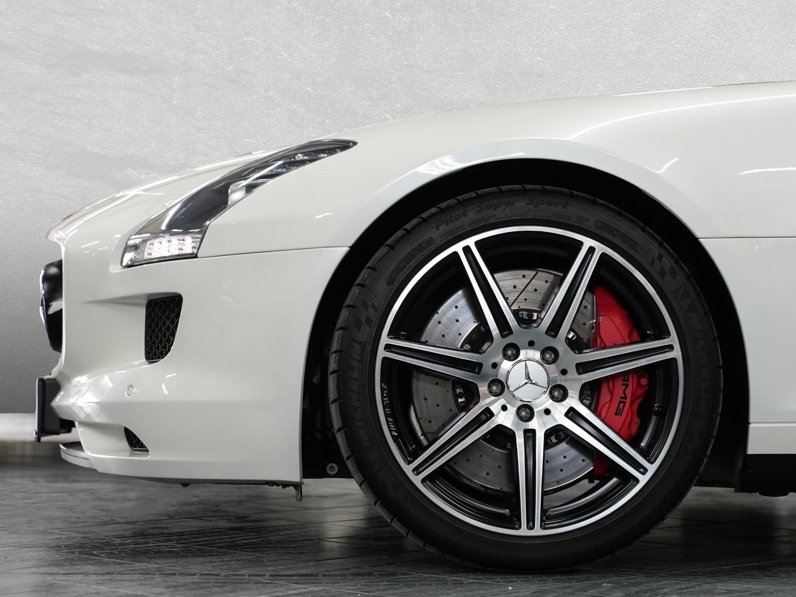 Fahrzeugabbildung Mercedes-Benz SLS AMG Coupe - designo Sonderlack|Carbon Interi