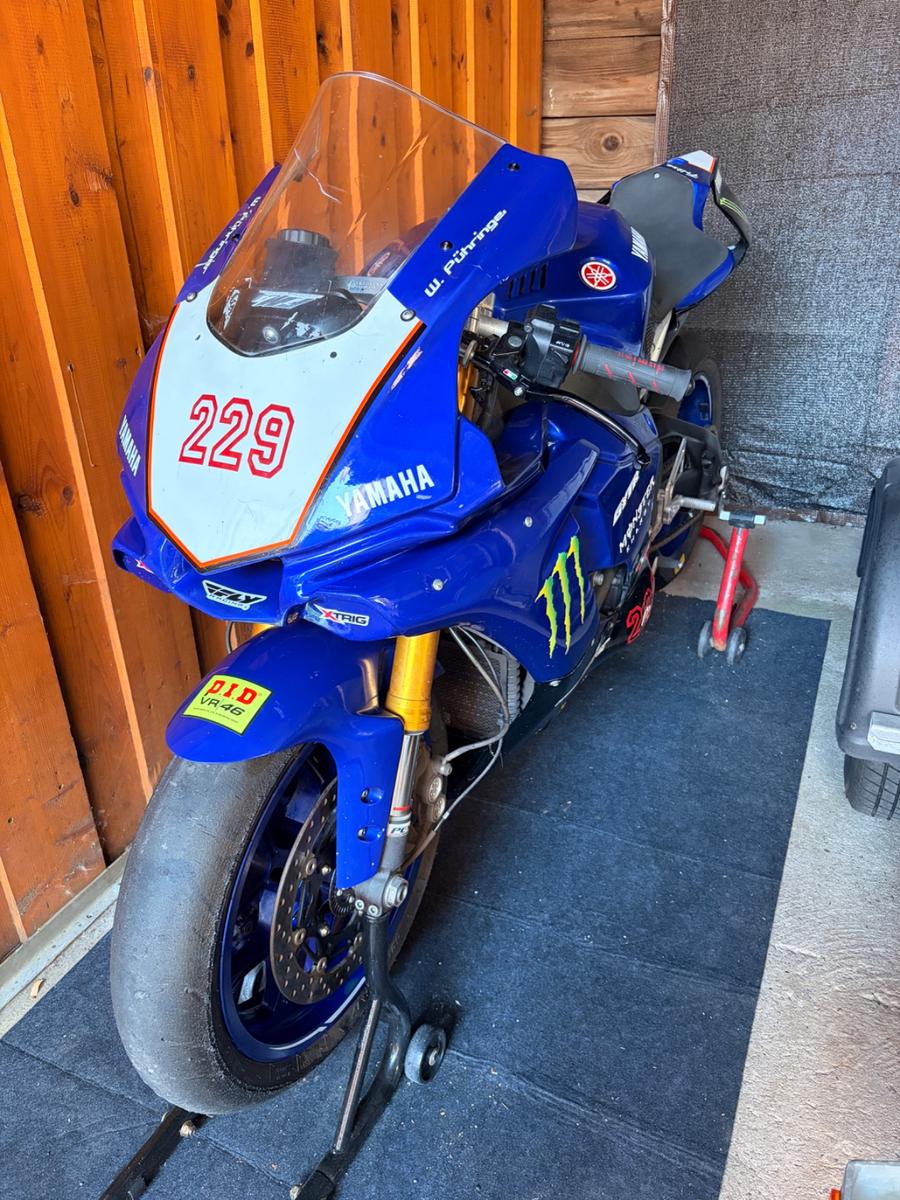 Yamaha R1 RN49 Racebike mit Öhlins Fahrwerk