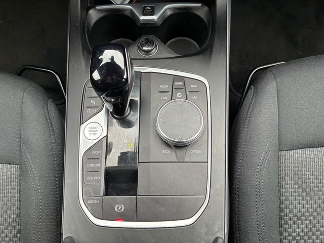 Fahrzeugabbildung BMW 118 i Advantage >AUT/LED/PDC/SHZ<