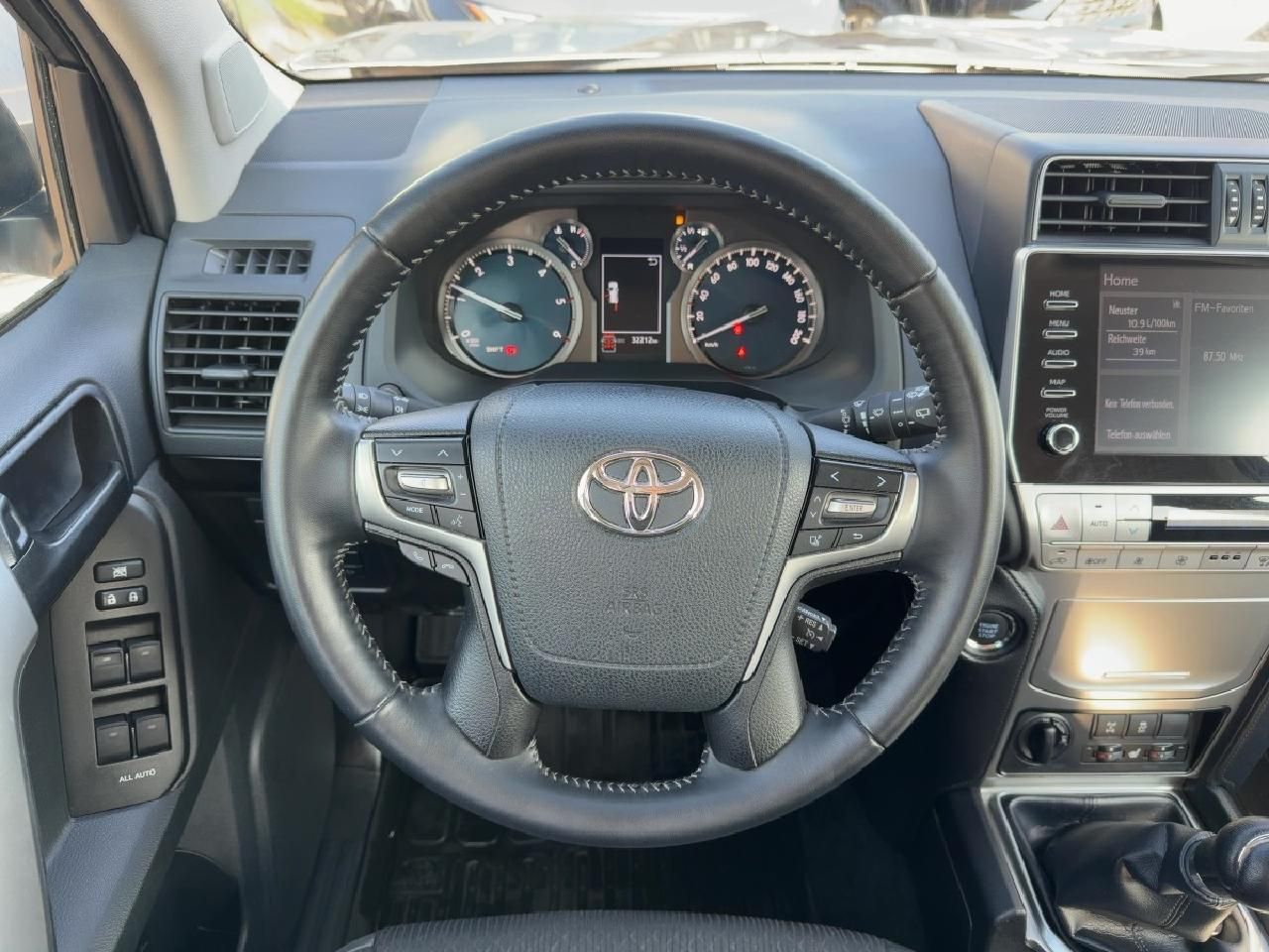 Fahrzeugabbildung Toyota Land Cruiser 2,8 4X4 Comfort *AHK