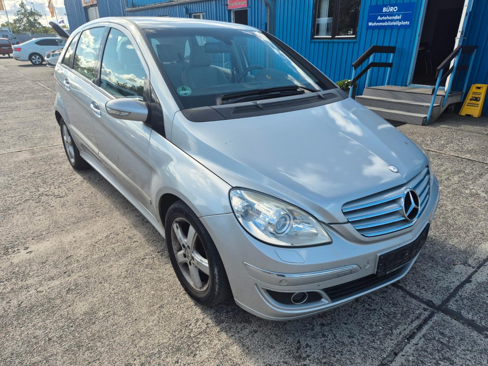 Mercedes-Benz B 200  NAVI XENON PDC HU neu