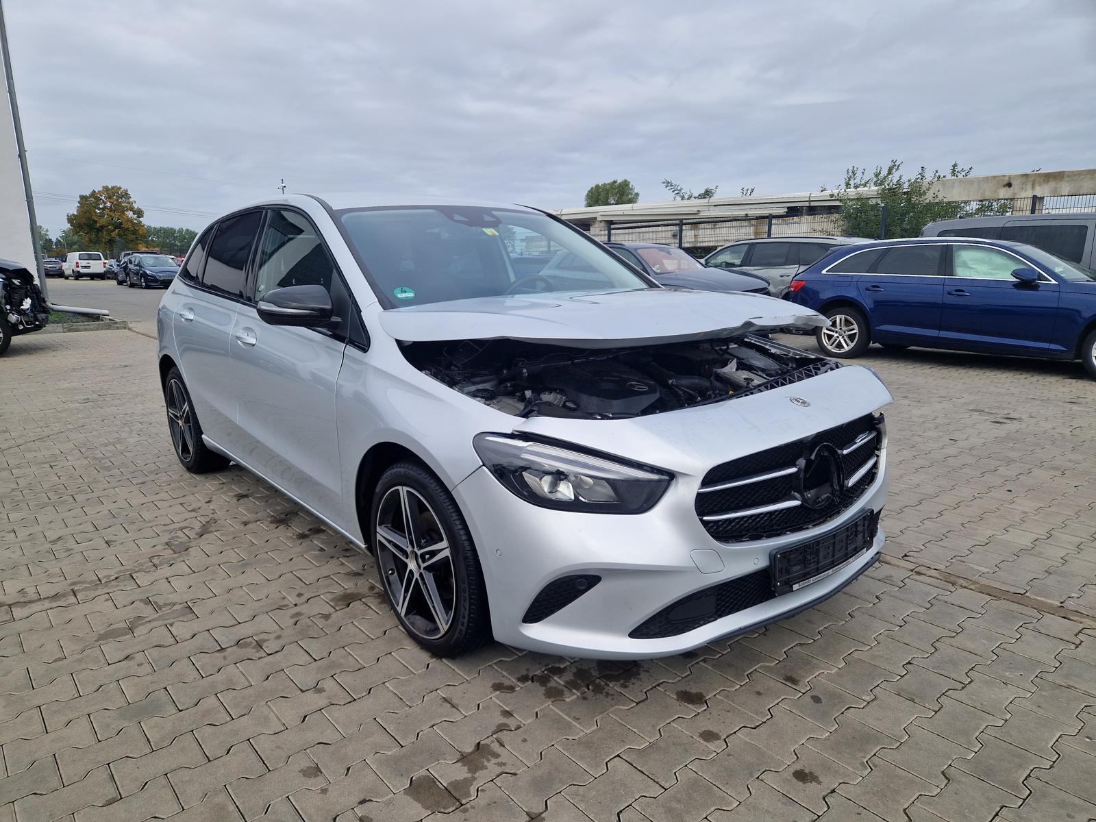 Mercedes-Benz B 180 1.3 KAT (247.084) Metallic