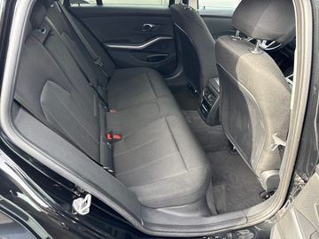 BMW 318i Touring Head-Up DAB LED RFK Tempomat Shz