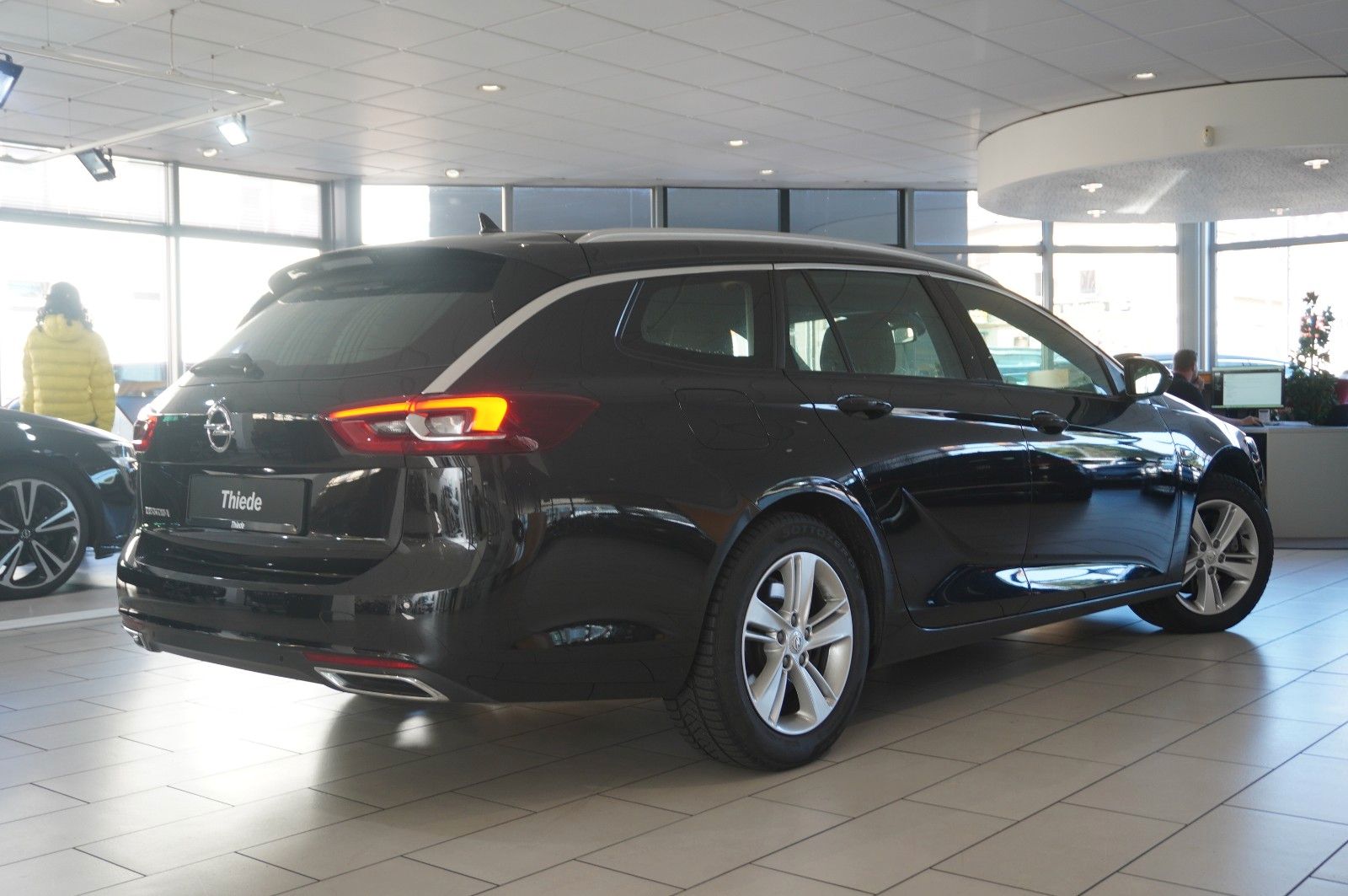 Fahrzeugabbildung Opel Insignia B ST 2.0T ELEGANCE NAVI/LED/VIRT./DAB+