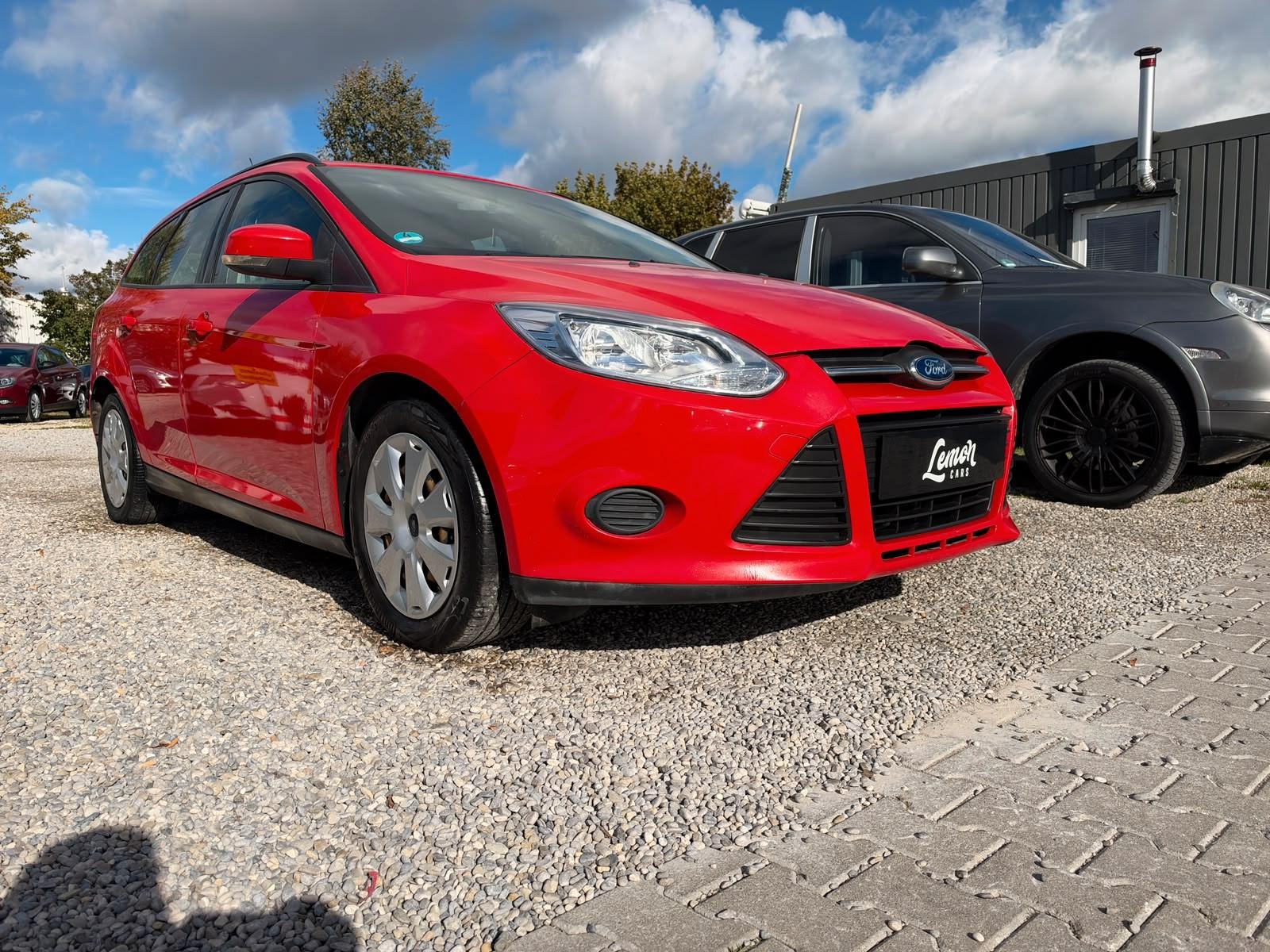 Ford Focus 2011 — interior