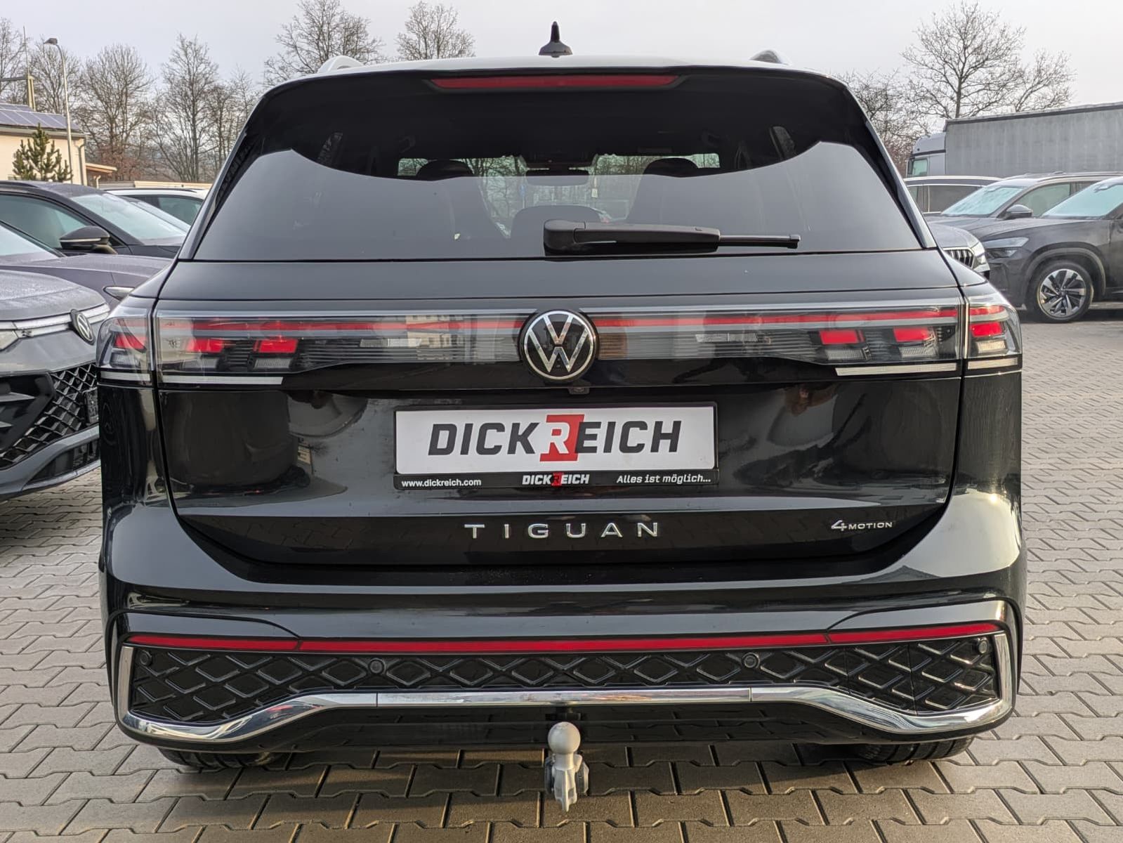 Fahrzeugabbildung Volkswagen Tiguan 2.0 TDI 4M R-Line PANO*H&K*AHK*MATRIX*20"