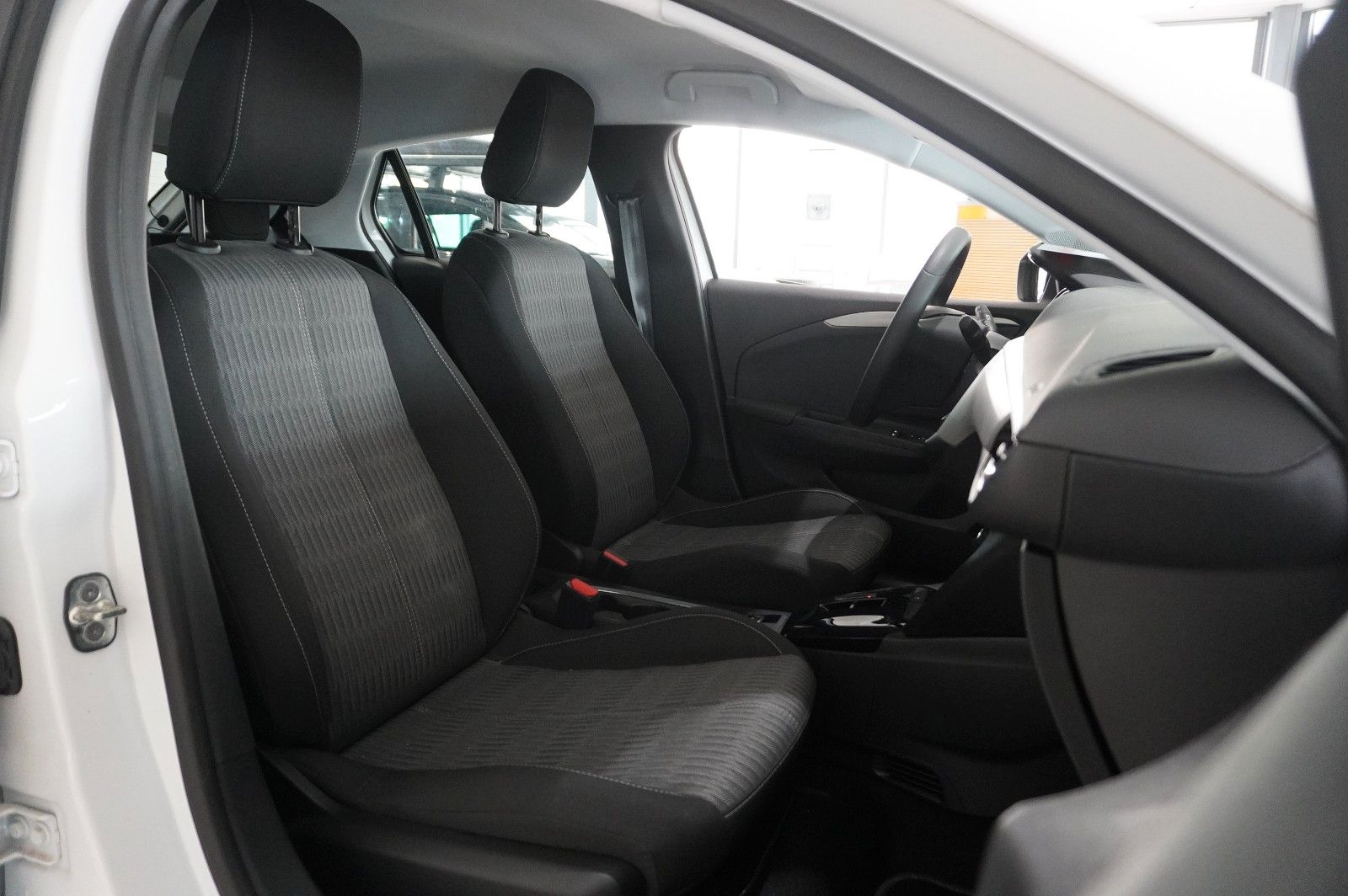 Fahrzeugabbildung Opel Corsa-e F EDITION 7KW NAVI/VIRT/SPORT/DAB/WÄRMEP