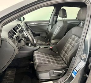 Volkswagen Golf - 12