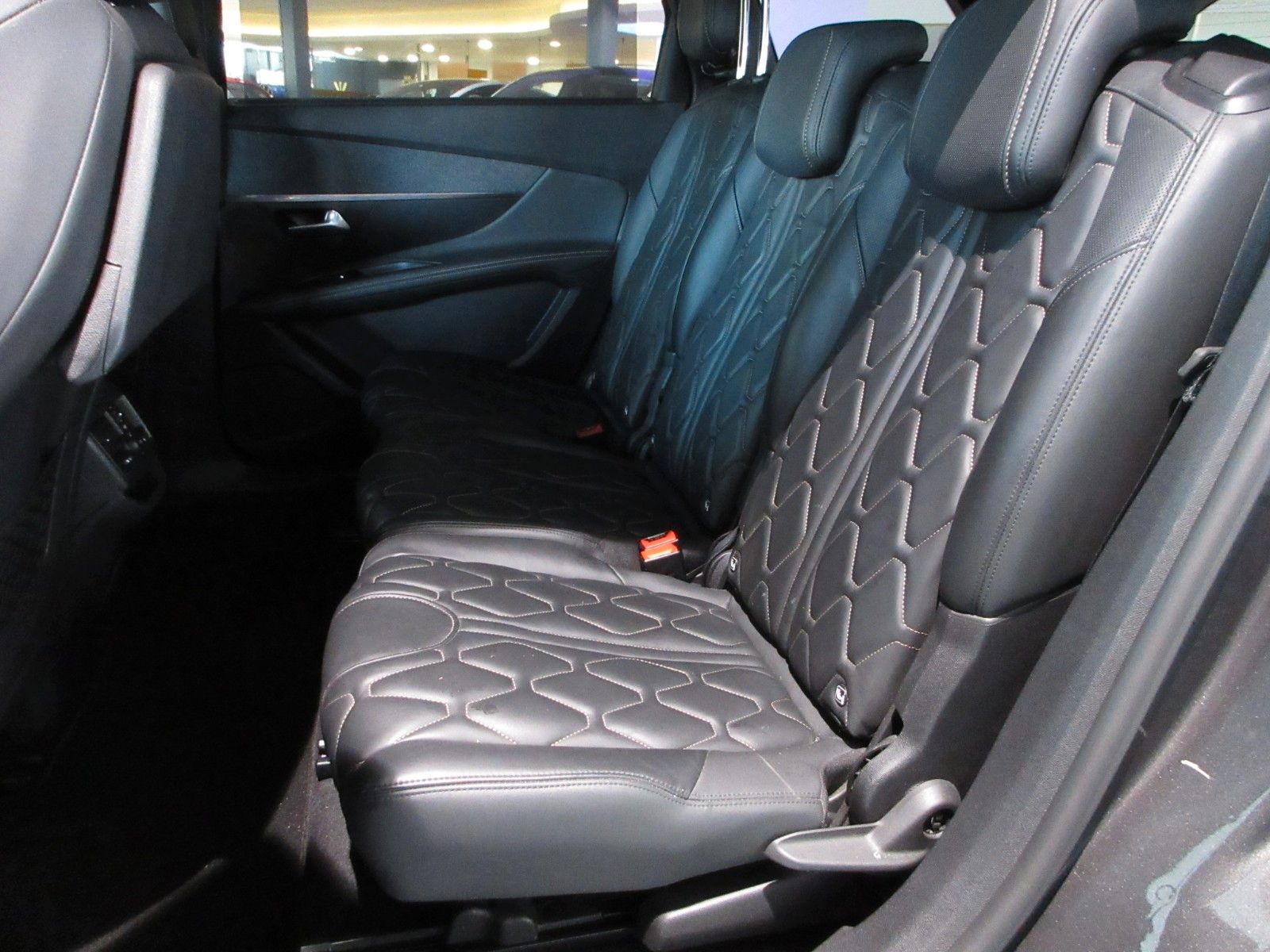 Fahrzeugabbildung Peugeot 5008 GT-LINE 1.5D LED/SHZ/VOLLLEDER/360°CAM