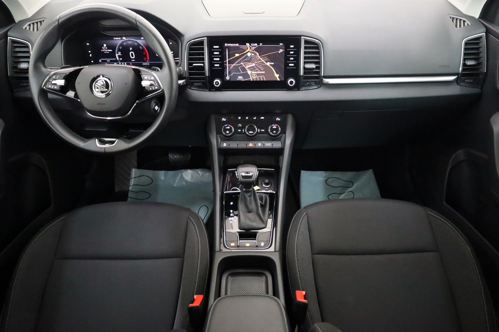 Fahrzeugabbildung SKODA Karoq Ambition,Navi,PDc,8 fach Alräder!
