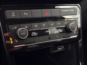 Volkswagen T-Cross 1.0 TSI Style Navi Sitzheizung Klima PDC