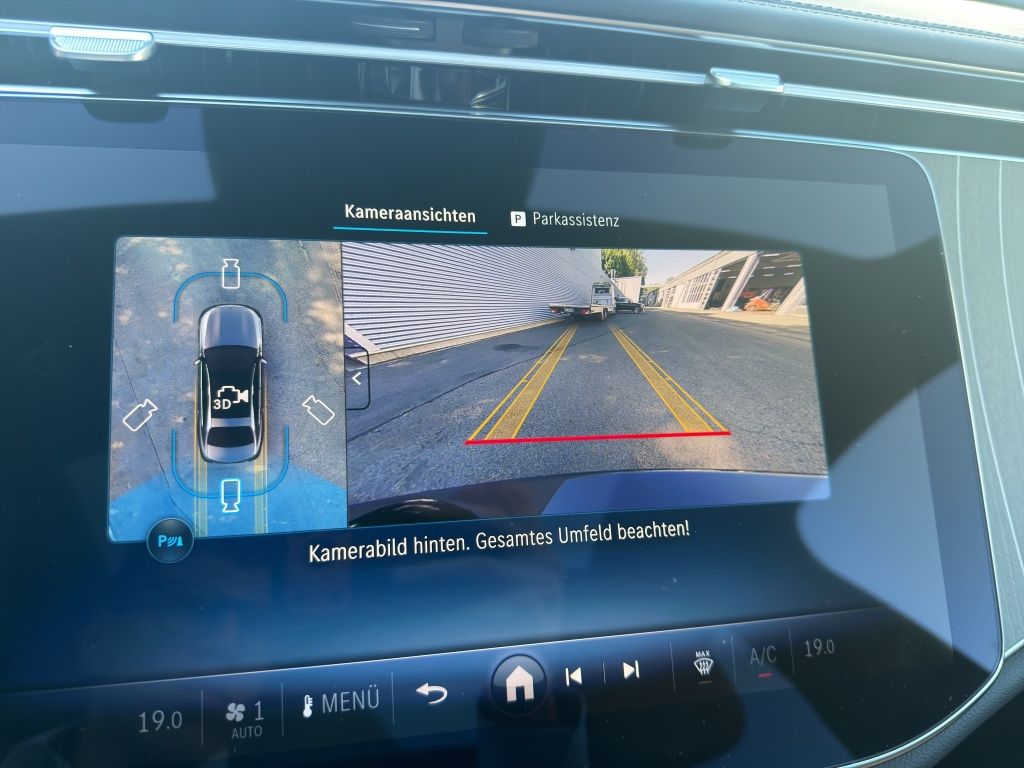 Fahrzeugabbildung Mercedes-Benz E 200 4MATIC Limousine AMG Line*HUD*Pano Dach