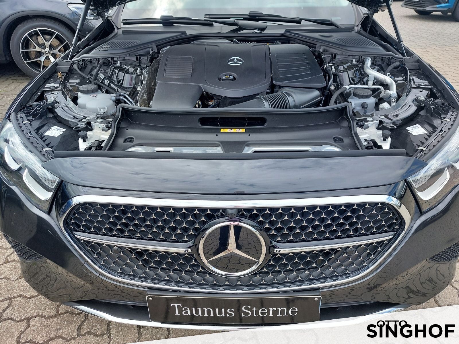 Fahrzeugabbildung Mercedes-Benz E 200 T Avantgarde +AHK+Distronic+Rü Kamera+LED+