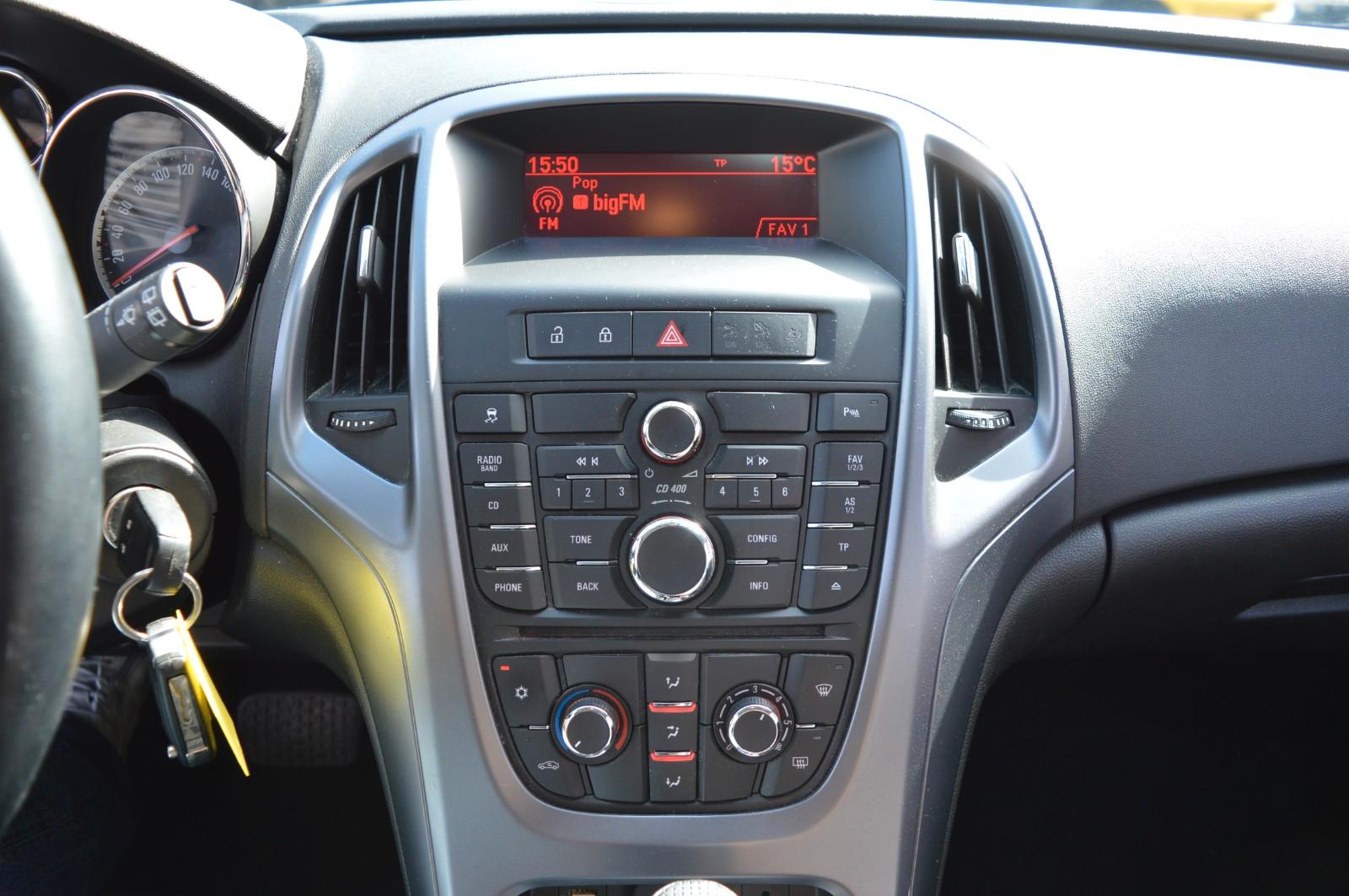 Opel Astra 2013 — photo 16