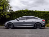 Mercedes-Benz EQE 350 + AMG-LINE LAUNCH EDITION / FULL OPTION - Mercedes-Benz EQE mit Elektro-Antrieb: Grau, Schiebedach