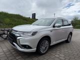 Mitsubishi Outlander 2.4 PHEV Plug-in Hybrid PHEV Basis 4WD - Mitsubishi Outlander Basis mit Hybrid-Antrieb (Benzin/Elektro)