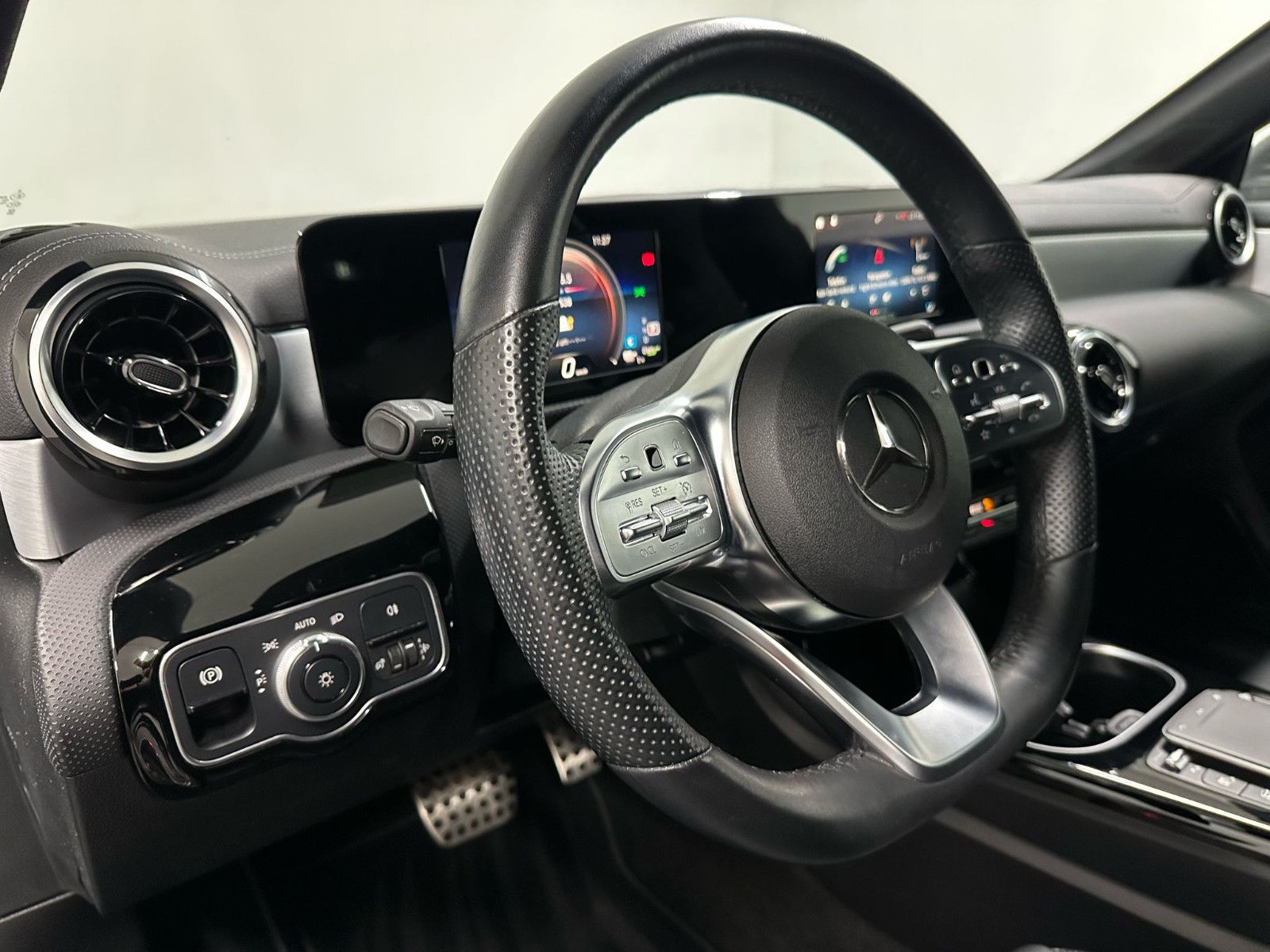 Fahrzeugabbildung Mercedes-Benz CLA 250 e ShootingBrake *AMG*EXCLSUIVE*KAMERA