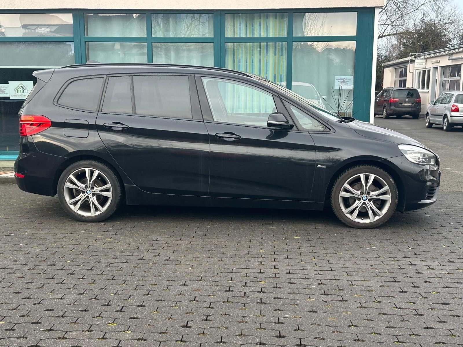 Fahrzeugabbildung BMW 216 Gran Tourer D Sport Line LED+PDC+MFL+NAVI+
