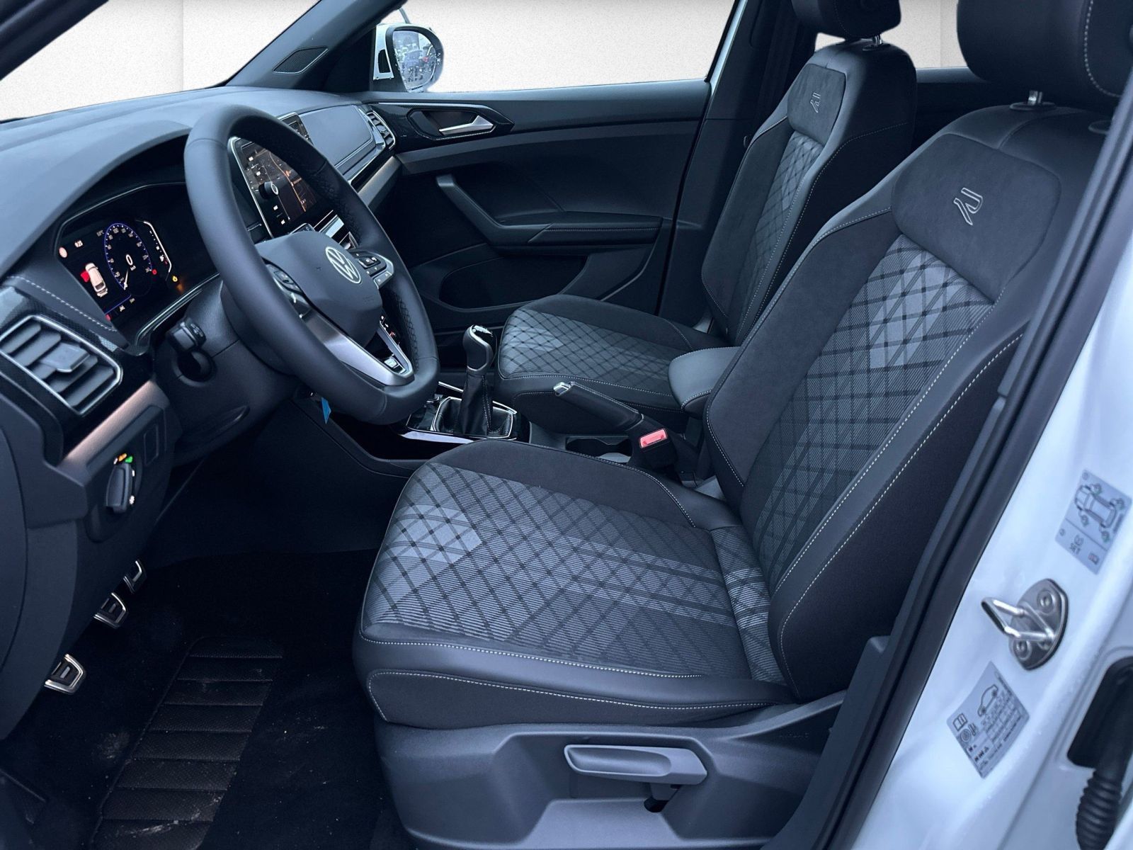 Volkswagen T-Cross - Bild 8