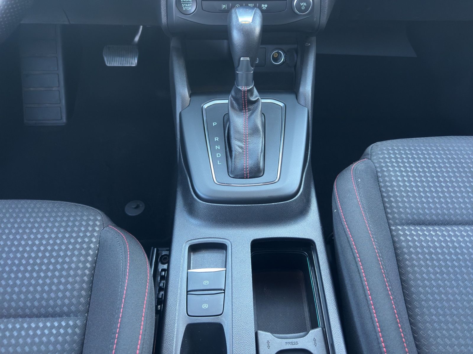 Fahrzeugabbildung Ford Focus Turnier ST-Line/Keyless/ACC/Winter Paket