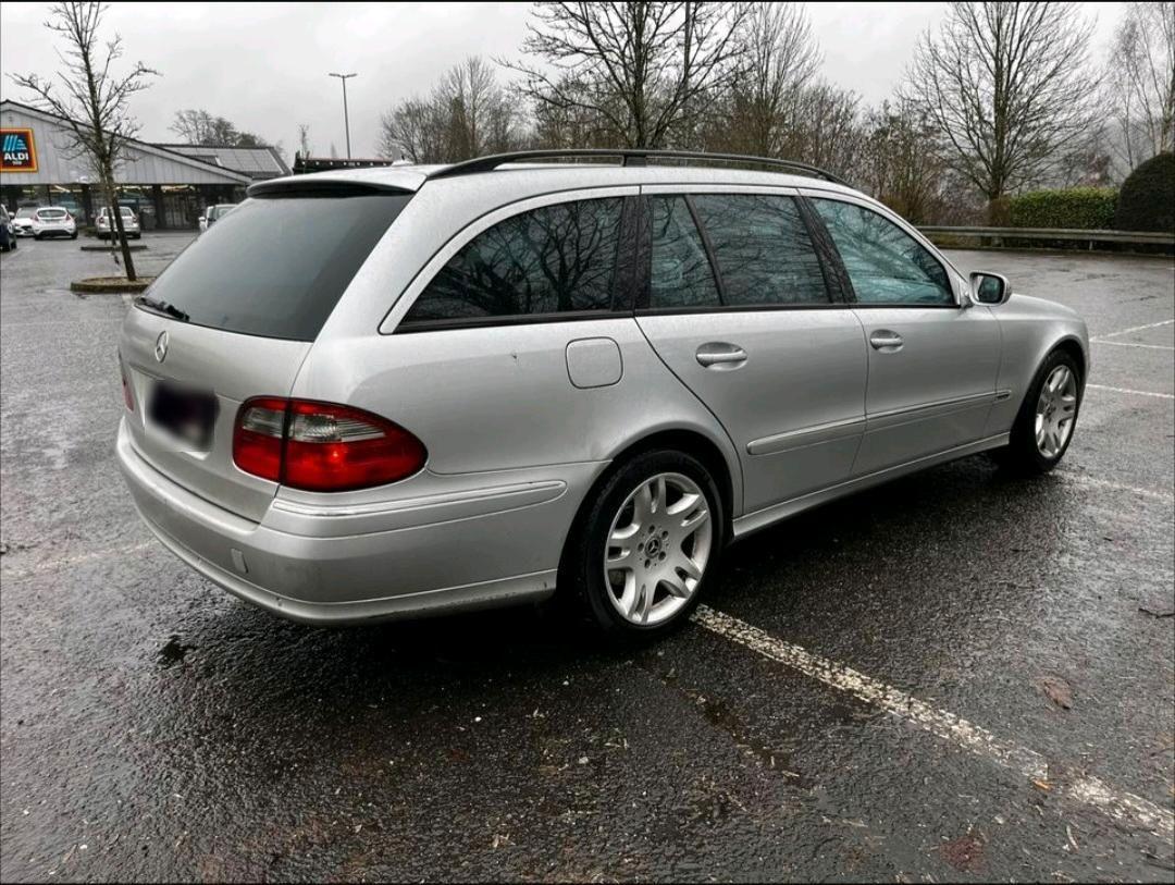 Mercedes-Benz E280 2006 — салон