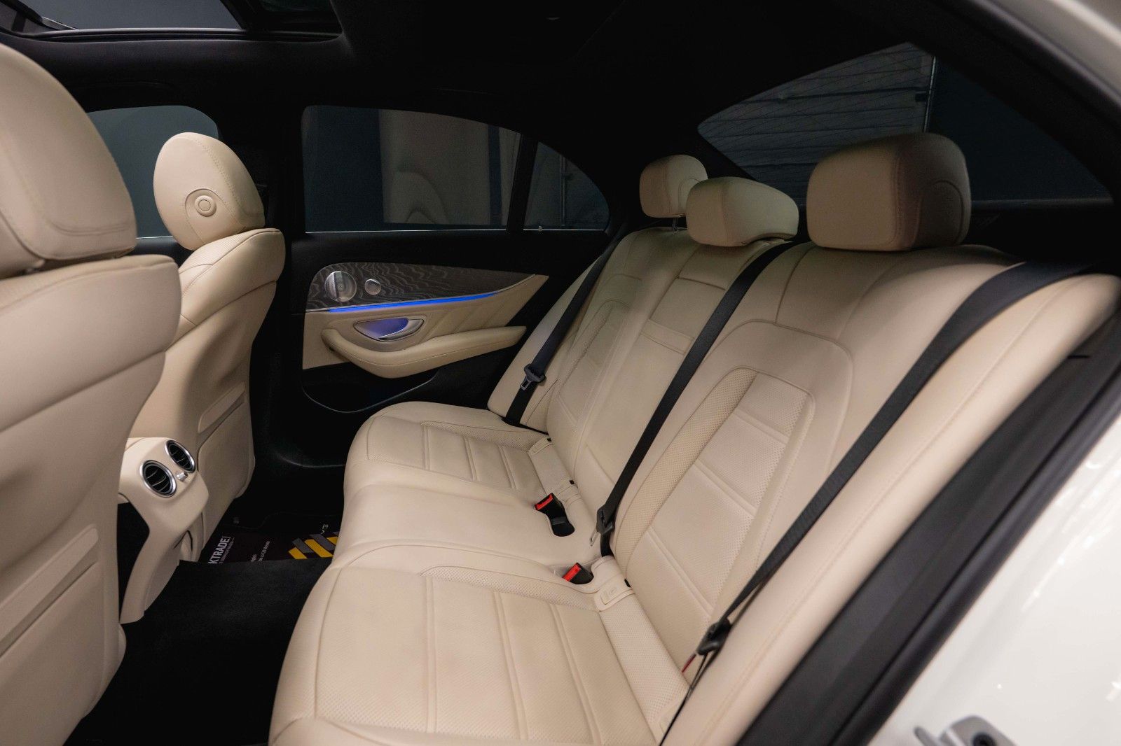 Fahrzeugabbildung Mercedes-Benz E 53 AMG 4Matic+ Facelift Designo *ACC*Pano*360*