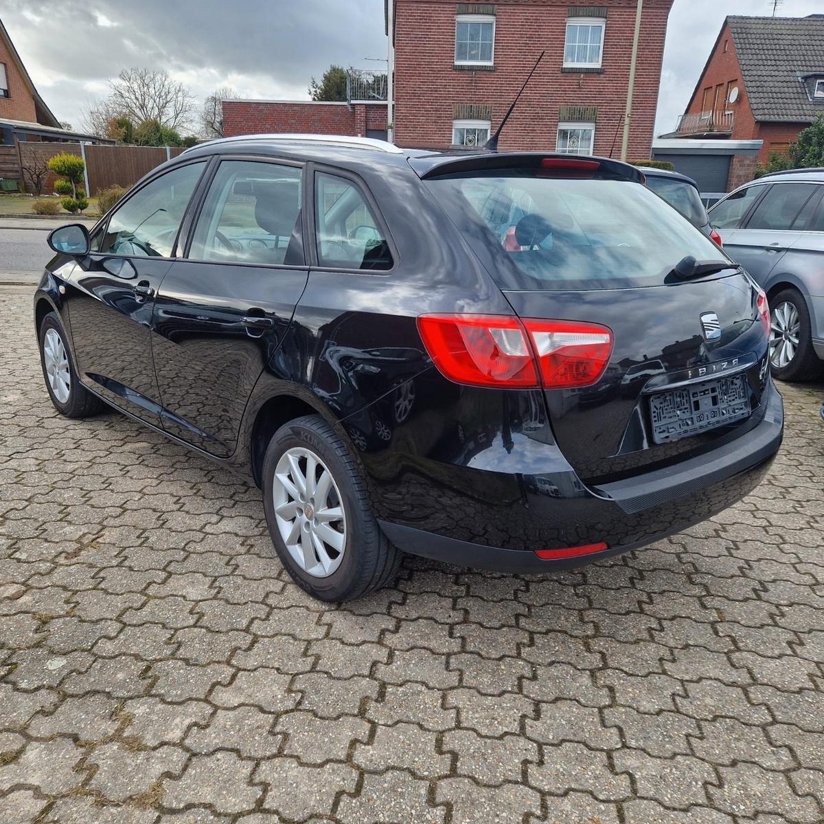 Seat Ibiza 2012 — rear view