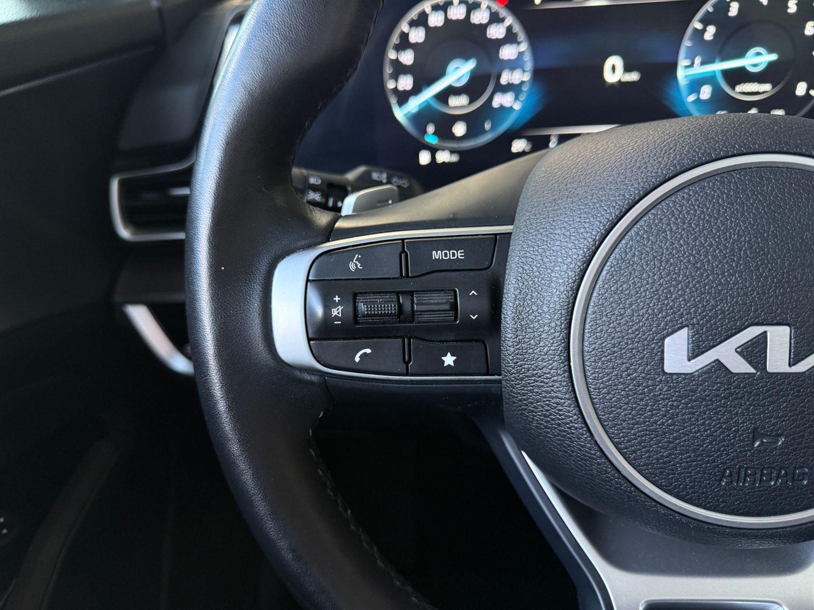 Fahrzeugabbildung Kia Sportage Spirit 4WD AHK PANO 360° H/K LEDER