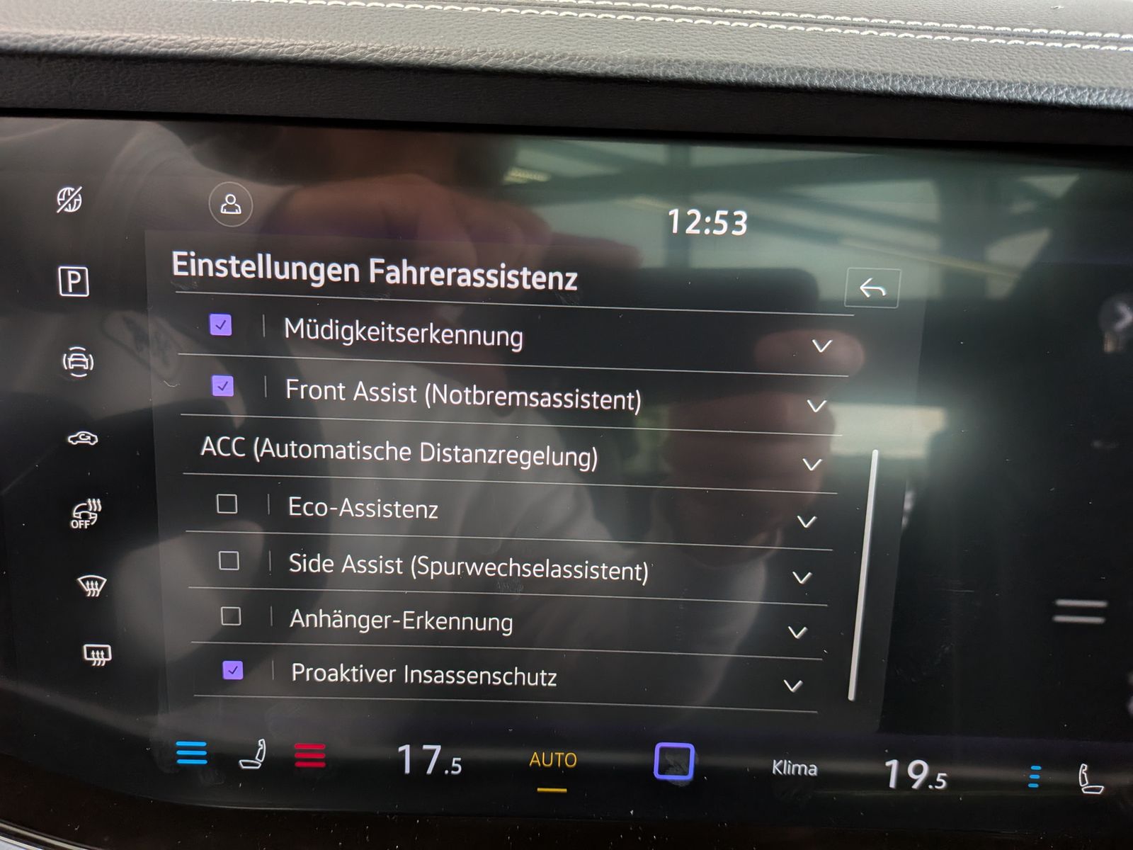 Fahrzeugabbildung Volkswagen Touareg 3.0TDI 4M R-Line VOLL Black 22" UPE 114T