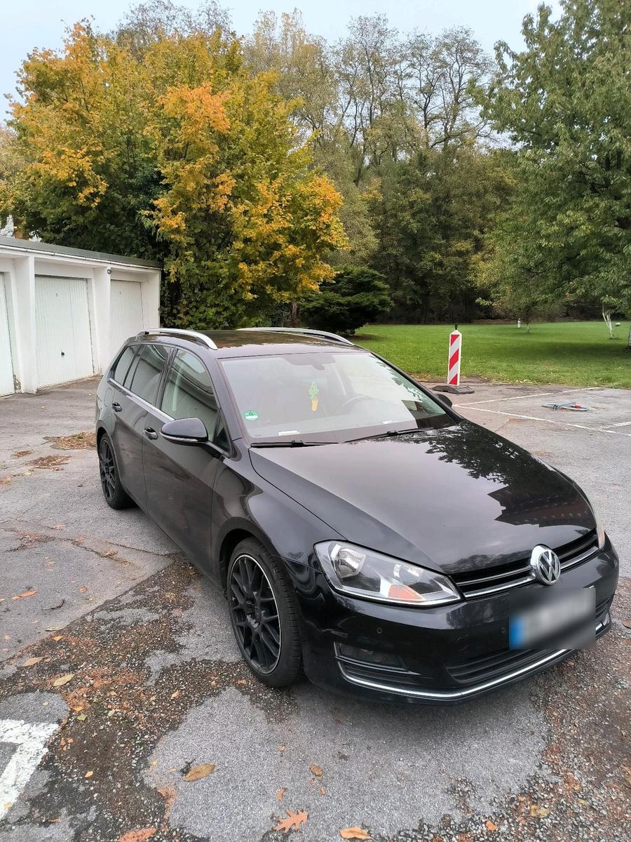Volkswagen Golf 2015 — rear view