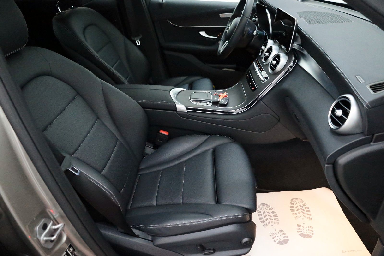 Fahrzeugabbildung Mercedes-Benz GLC 300 de 4M Coupe,Leder,Navi,360Kamera,ACC,SD