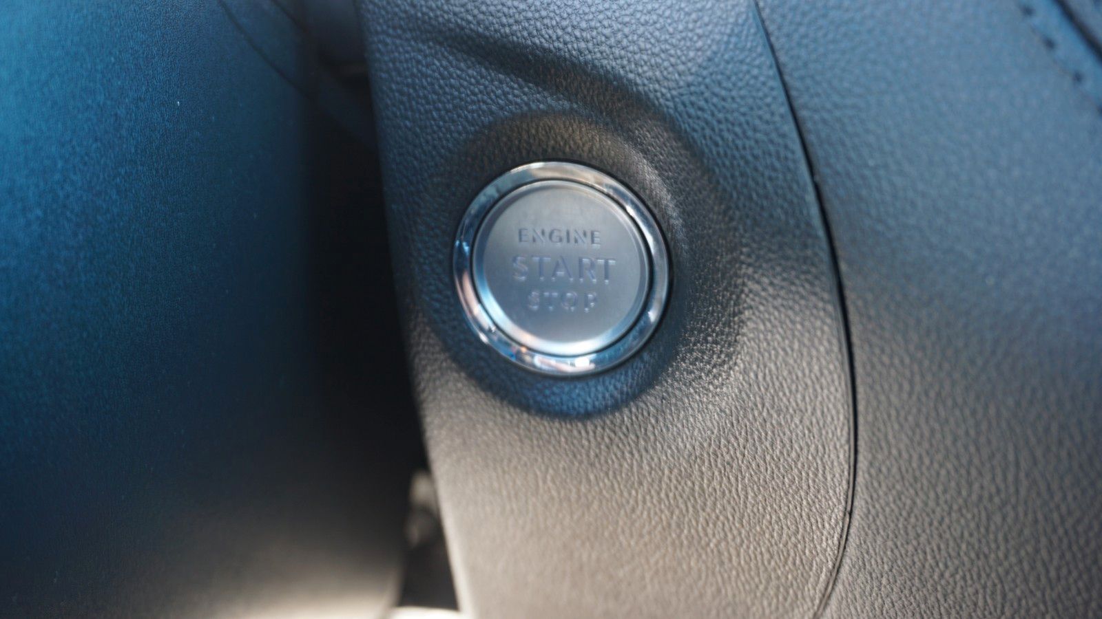 Fahrzeugabbildung Opel Grandland X T.Leder,Navi,Kamera,Bi-LED,SR+WR,AHK