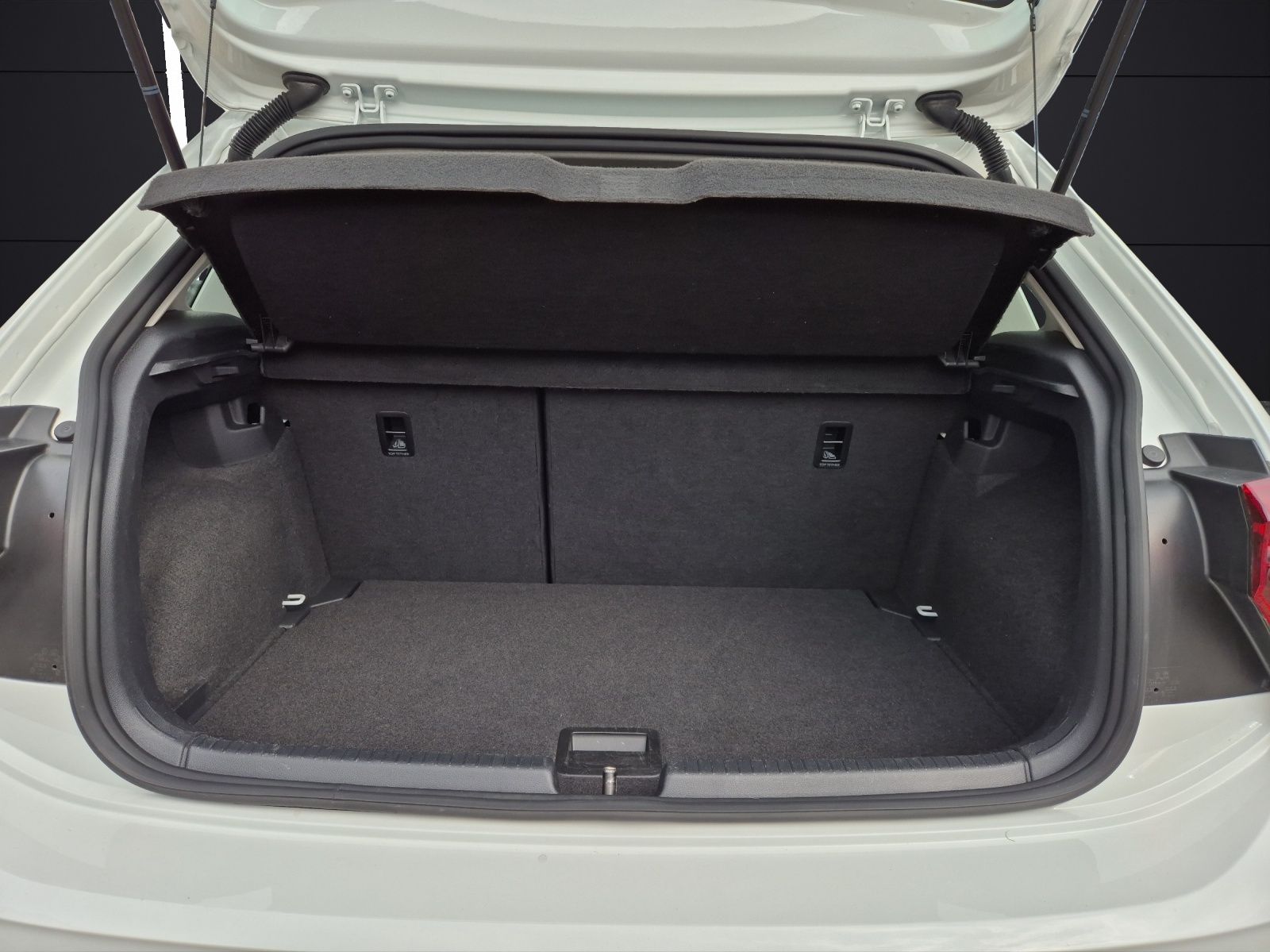 Fahrzeugabbildung Volkswagen Polo TSI Style DSG Matrix AHK AID ACC Park-Assis