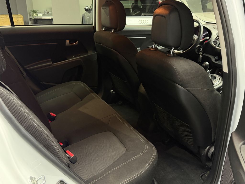 KIA Sportage Attract 2WD*KLIMA*KAMERA*SHZ*NAVI*TOP KIA Sportage Attract 2WD*KLIMA*KAMERA*SHZ*NAVI*TOP