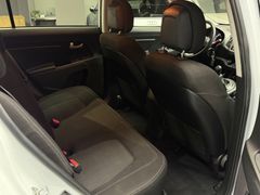 KIA Sportage Attract 2WD*KLIMA*KAMERA*SHZ*NAVI*TOP KIA Sportage Attract 2WD*KLIMA*KAMERA*SHZ*NAVI*TOP