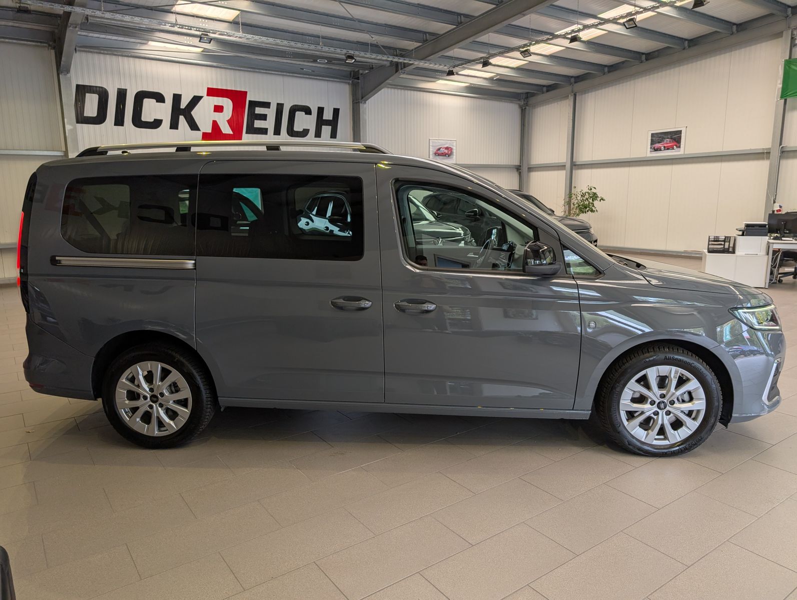 Fahrzeugabbildung Ford Tourneo Connect L2 Titanium 7-Sitze Bi-LED Cam A