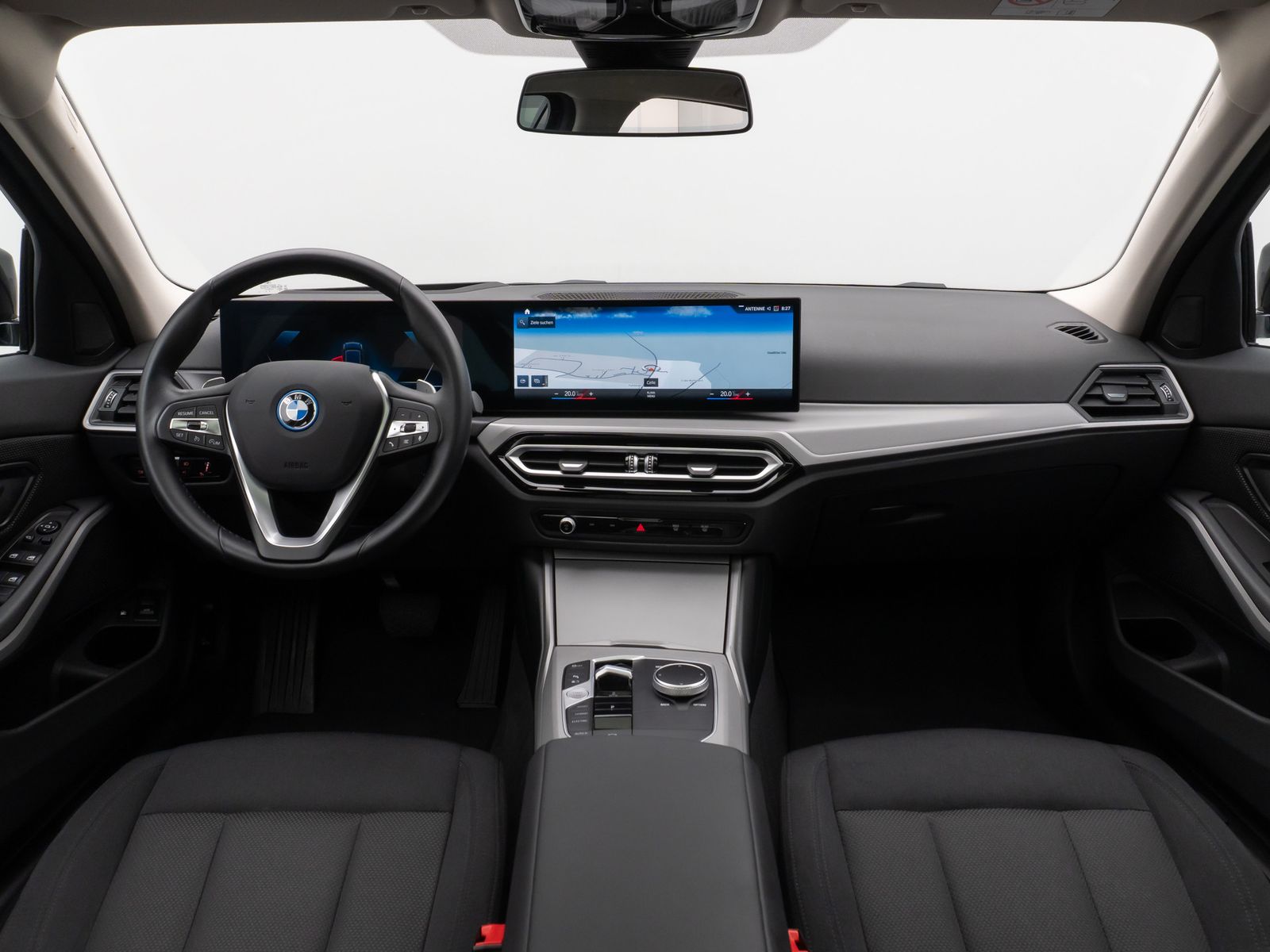 Fahrzeugabbildung BMW 320e Panoram Kamera HUD DAB HiFi Geschwindigkeit