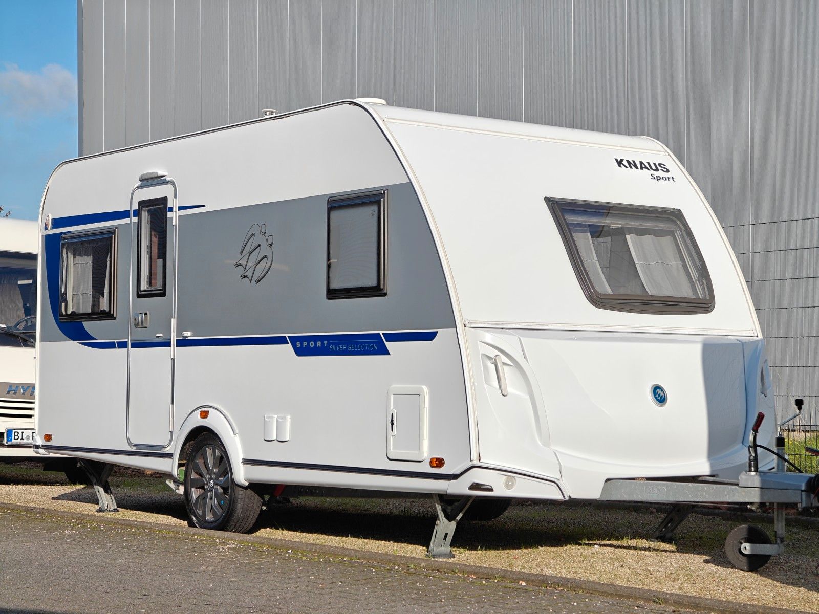 Fahrzeugabbildung Knaus Sport 450 FU Silver Selection - Rangiersystem -