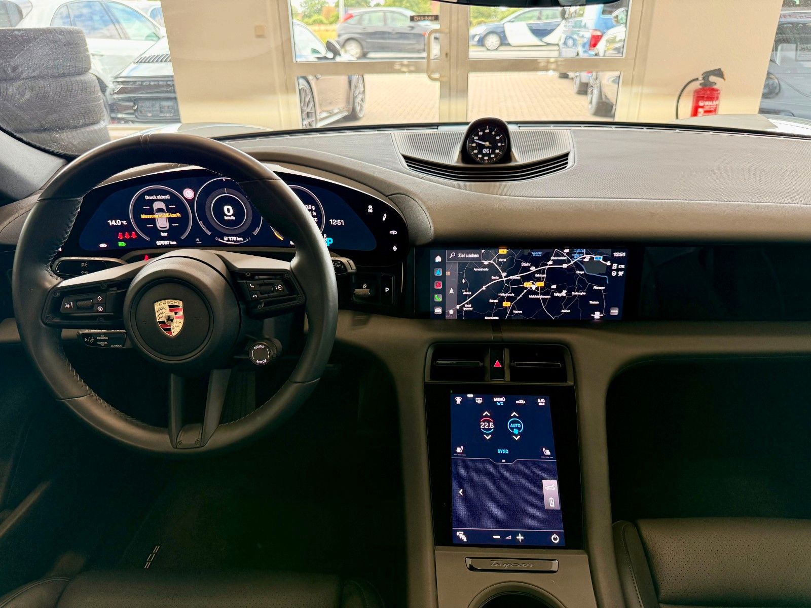 Fahrzeugabbildung Porsche Taycan Sport Turismo Performance/Luftferderung