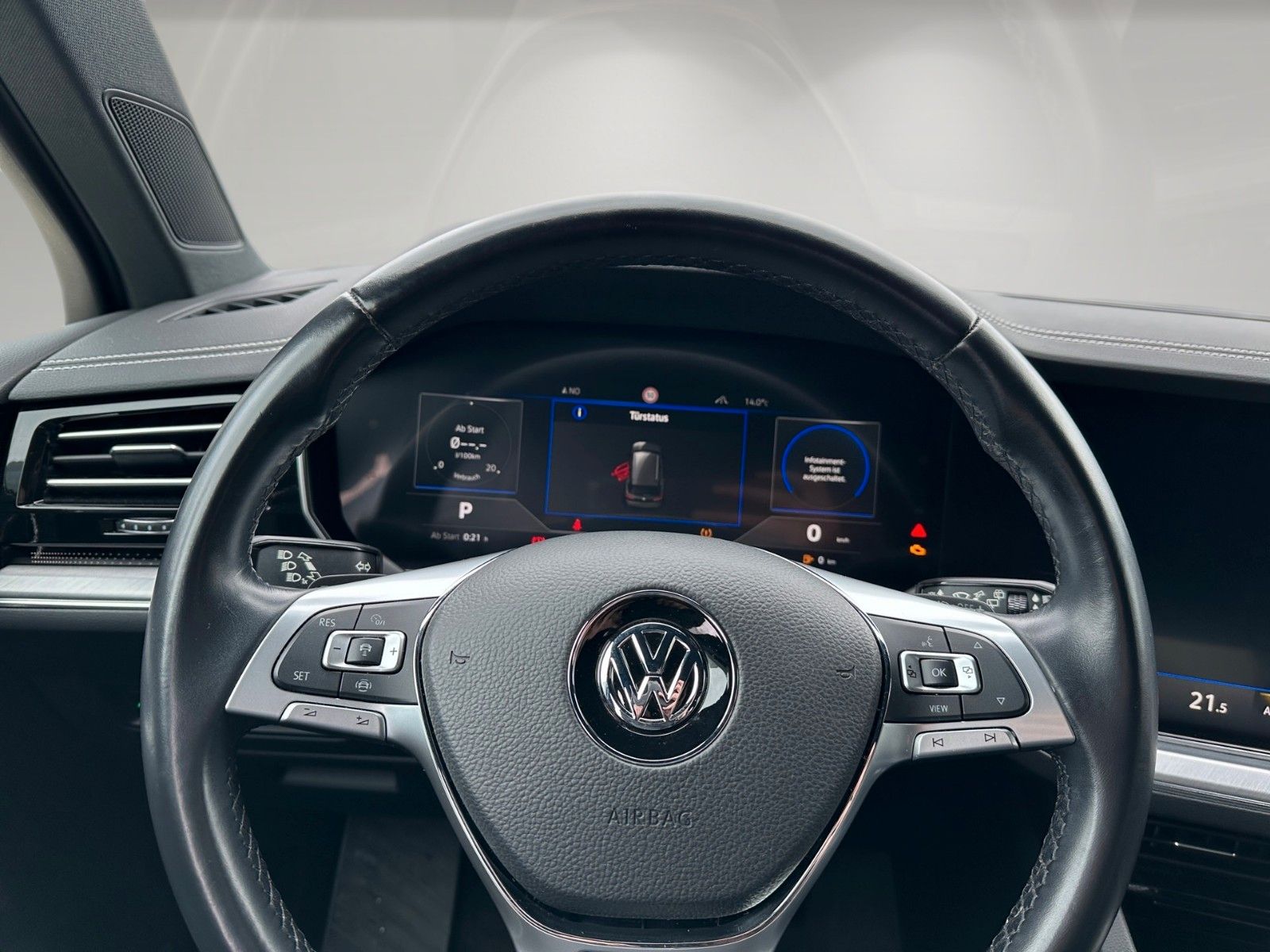Fahrzeugabbildung Volkswagen Touareg 3.0 TDI V6 Elegance 4Motion IQL. NAVI