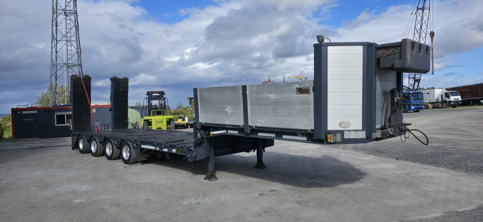 Fahrzeugabbildung Goldhofer STZ-L4-42/80A / Teleskop 4.40m / Rampen / Remote