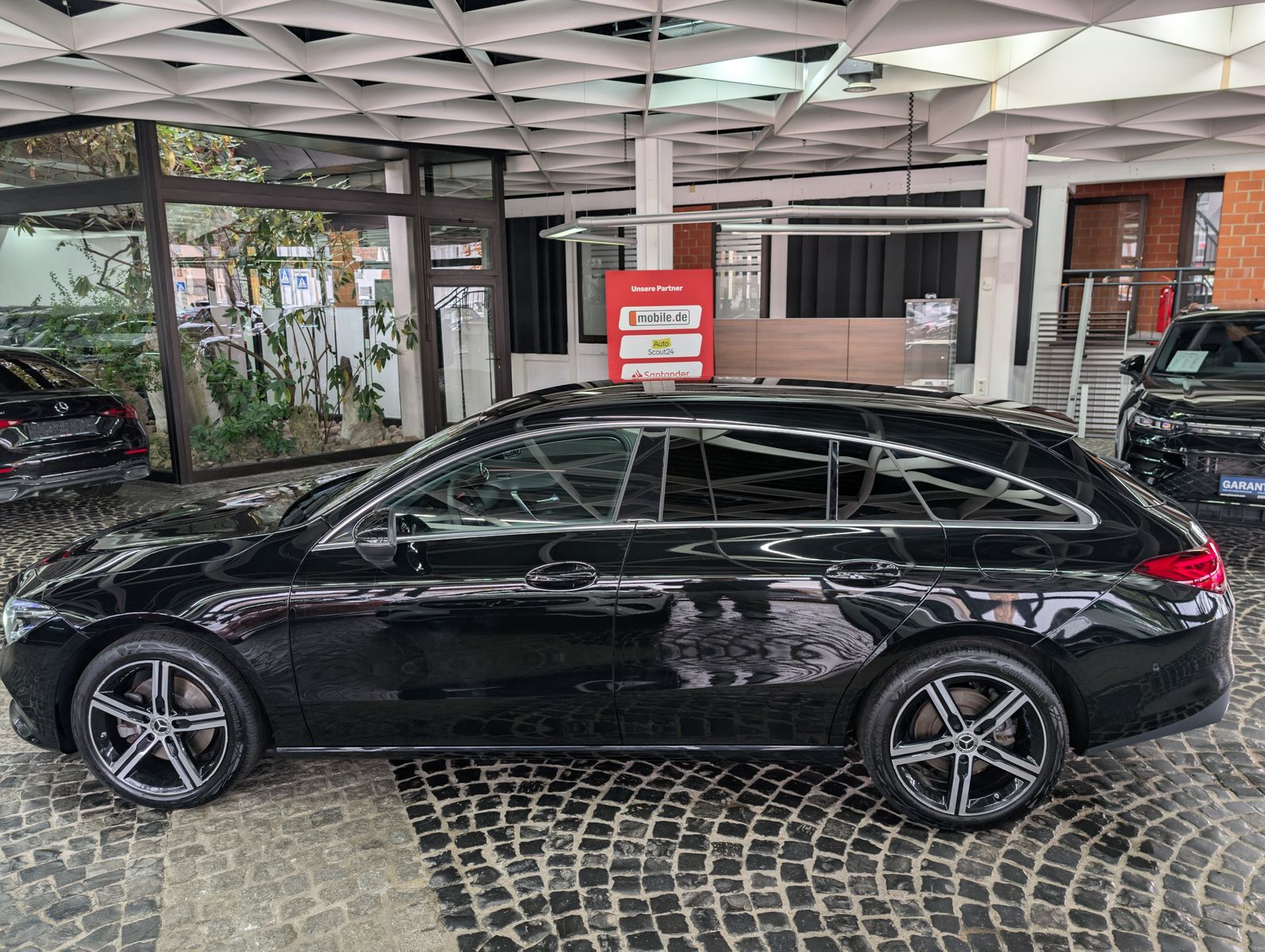 Fahrzeugabbildung Mercedes-Benz CLA 220 d SB MULTIBEAM LEDER DISTR HIGHEND 18