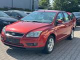 Ford Focus Lim. Ghia - Ford Focus aus 2006 mit Diesel-Antrieb