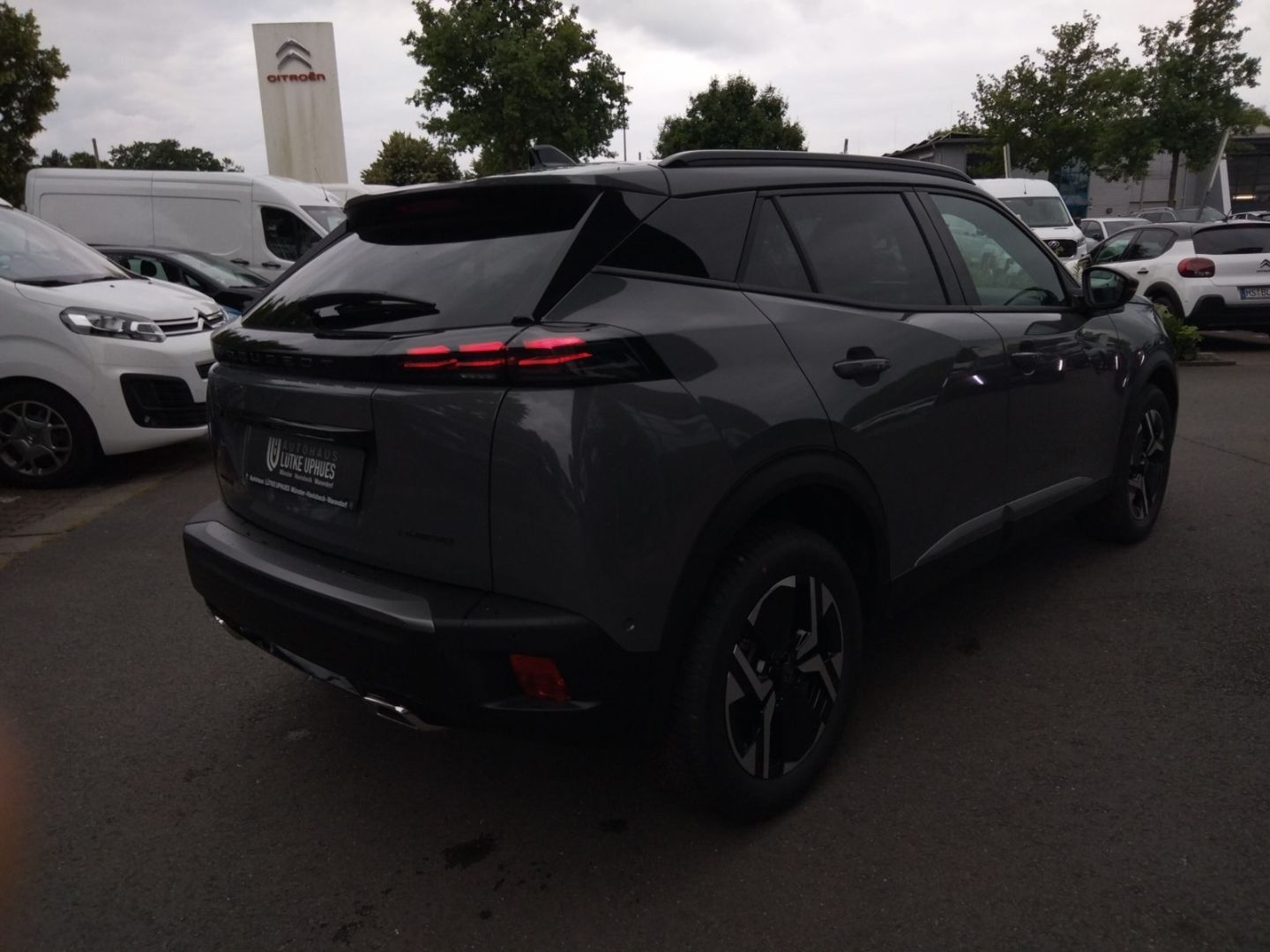 Fahrzeugabbildung Peugeot 2008 ALLURE HYBRID 145 e-DSC6 Navi LED ACC