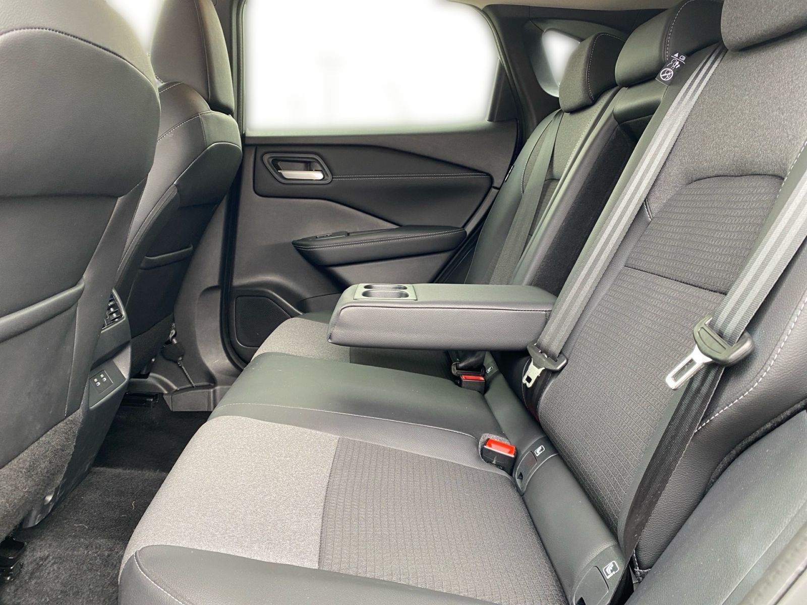 Fahrzeugabbildung Nissan Qashqai 1.3 DIG-T AT MHEV N-Connecta *Pano*360'*