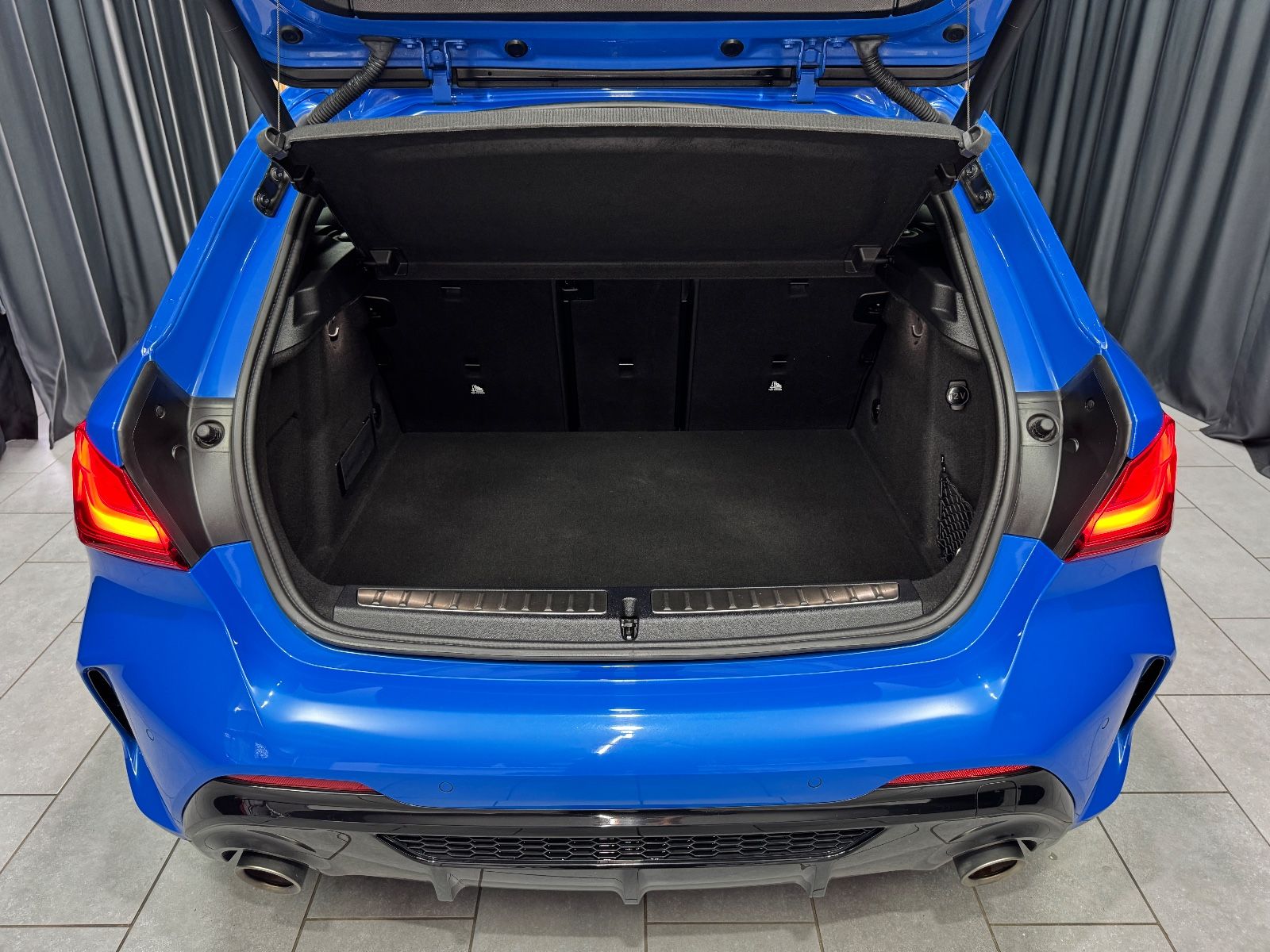 Fahrzeugabbildung BMW M135 i xDrive|H/K|NAVI|ACC|HEAD-UP|SPORTSITZE|