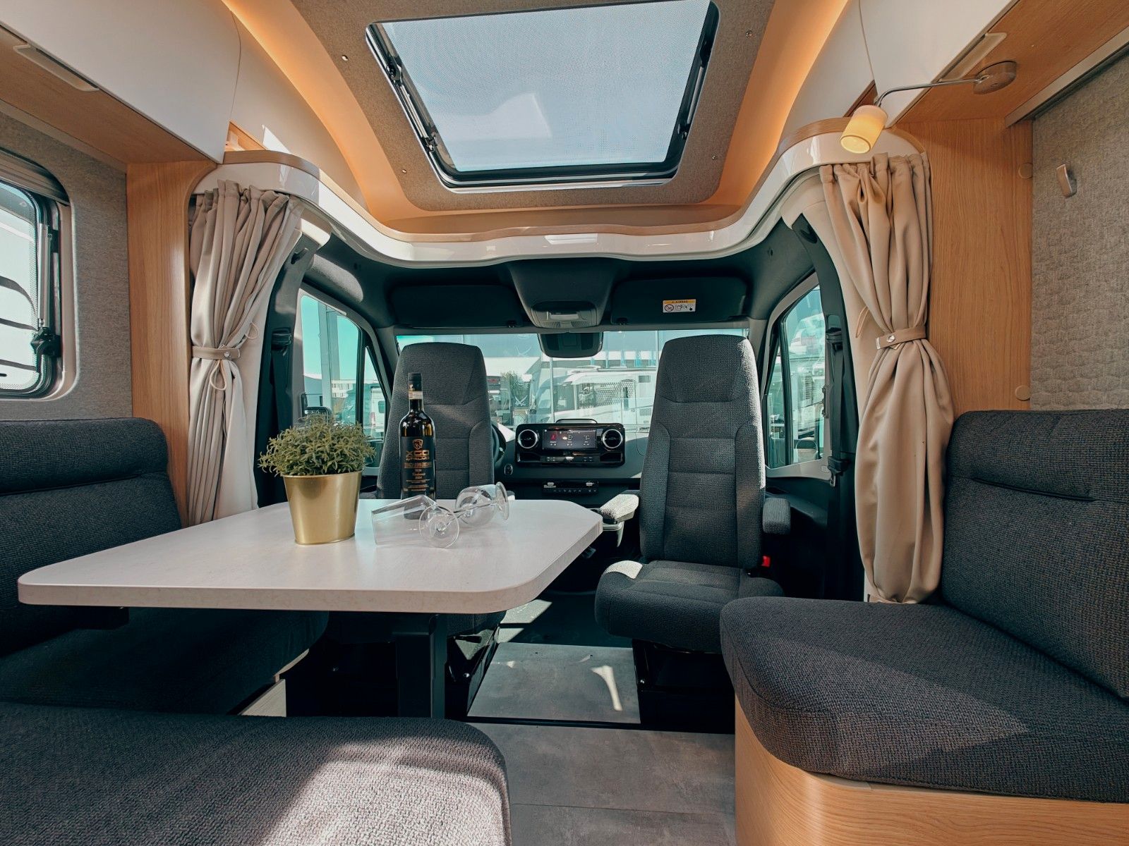 Fahrzeugabbildung HYMER / ERIBA / HYMERCAR B - KLASSE ML T 780 BLACKLINE